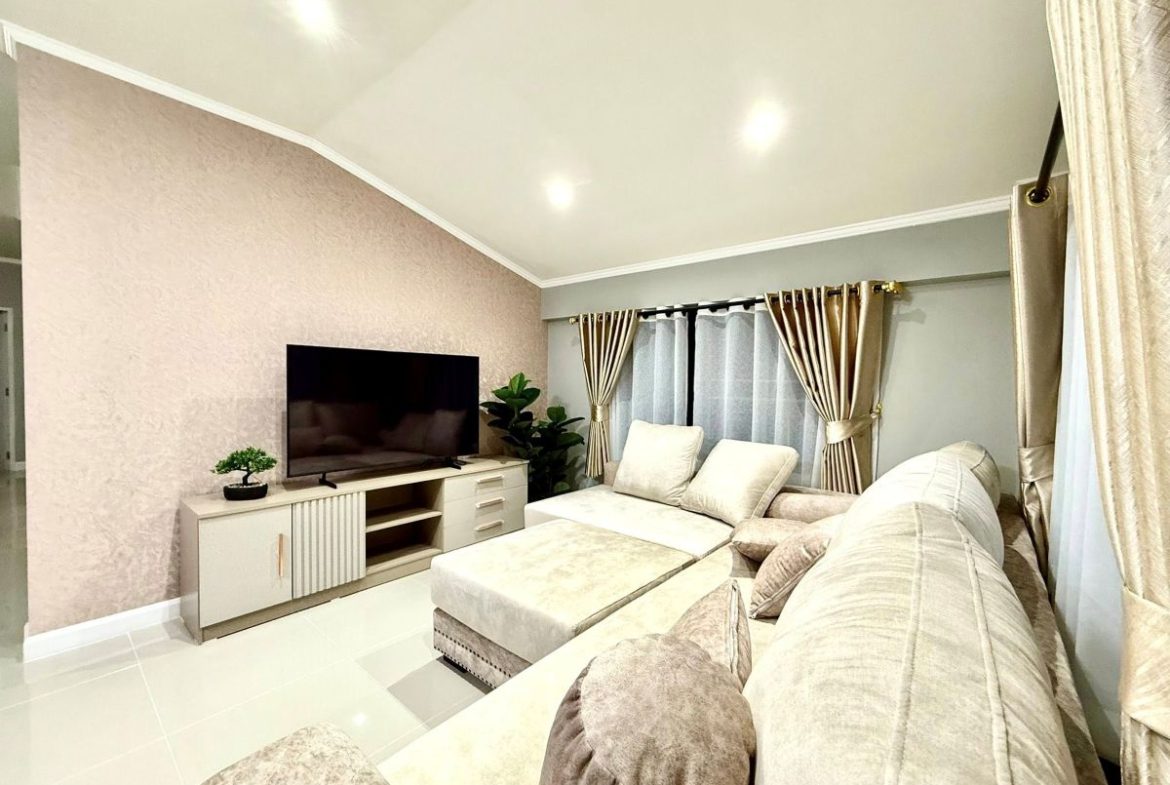 HS1380 – 4Bedrooms Pool Villa For Sale in Wanta Village in Phatthanakan 1 in Noen Plubwan