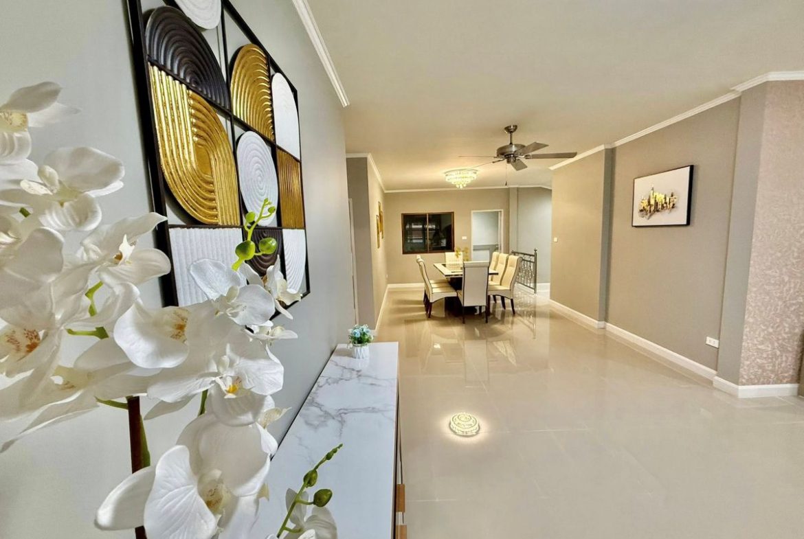 HS1380 – 4Bedrooms Pool Villa For Sale in Wanta Village in Phatthanakan 1 in Noen Plubwan