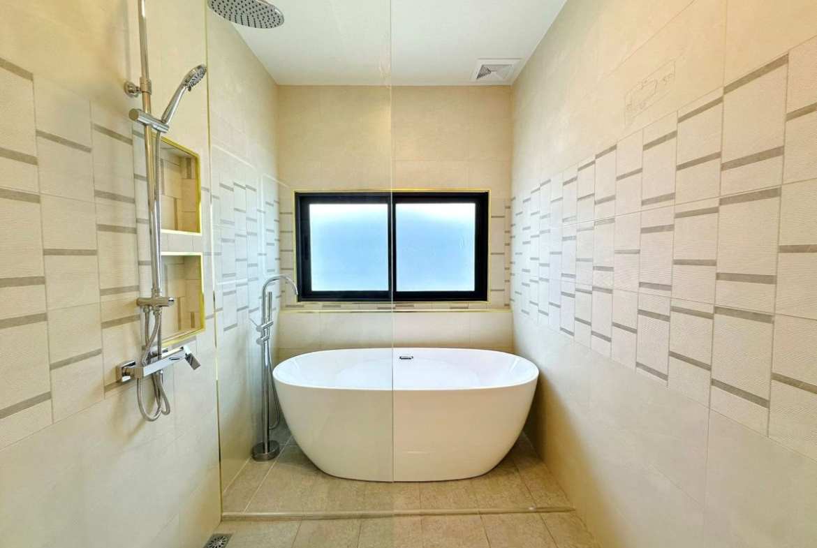 HS1449 -4Bedrooms Luxury Pool Villa House for Sale in Soi Siam Country Club