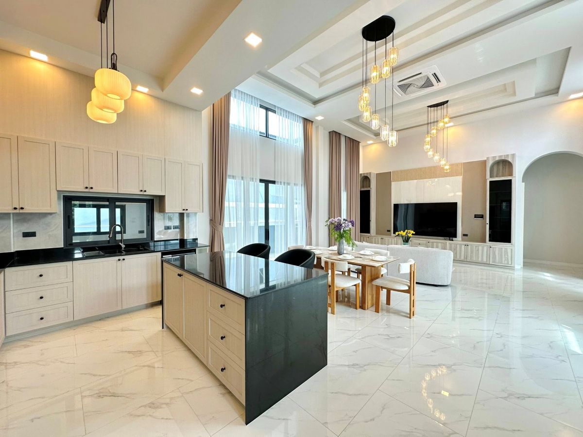 HS1449 -4Bedrooms Luxury Pool Villa House for Sale in Soi Siam Country Club