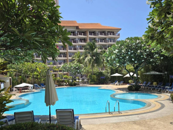 CS0981 – 3Bedrooms Condominium for Sale in Royal Hill Resort in Thappraya Rd