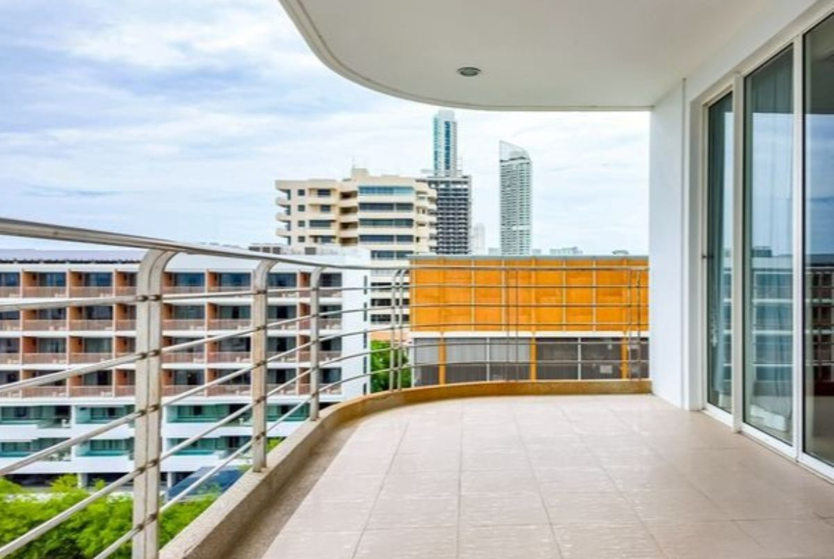 CS0984 – 2Bedrooms Condominium for Sale in La Royale Beach Condo in Na Jomtien