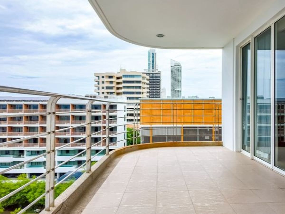 CS0984 – 2Bedrooms Condominium for Sale in La Royale Beach Condo in Na Jomtien