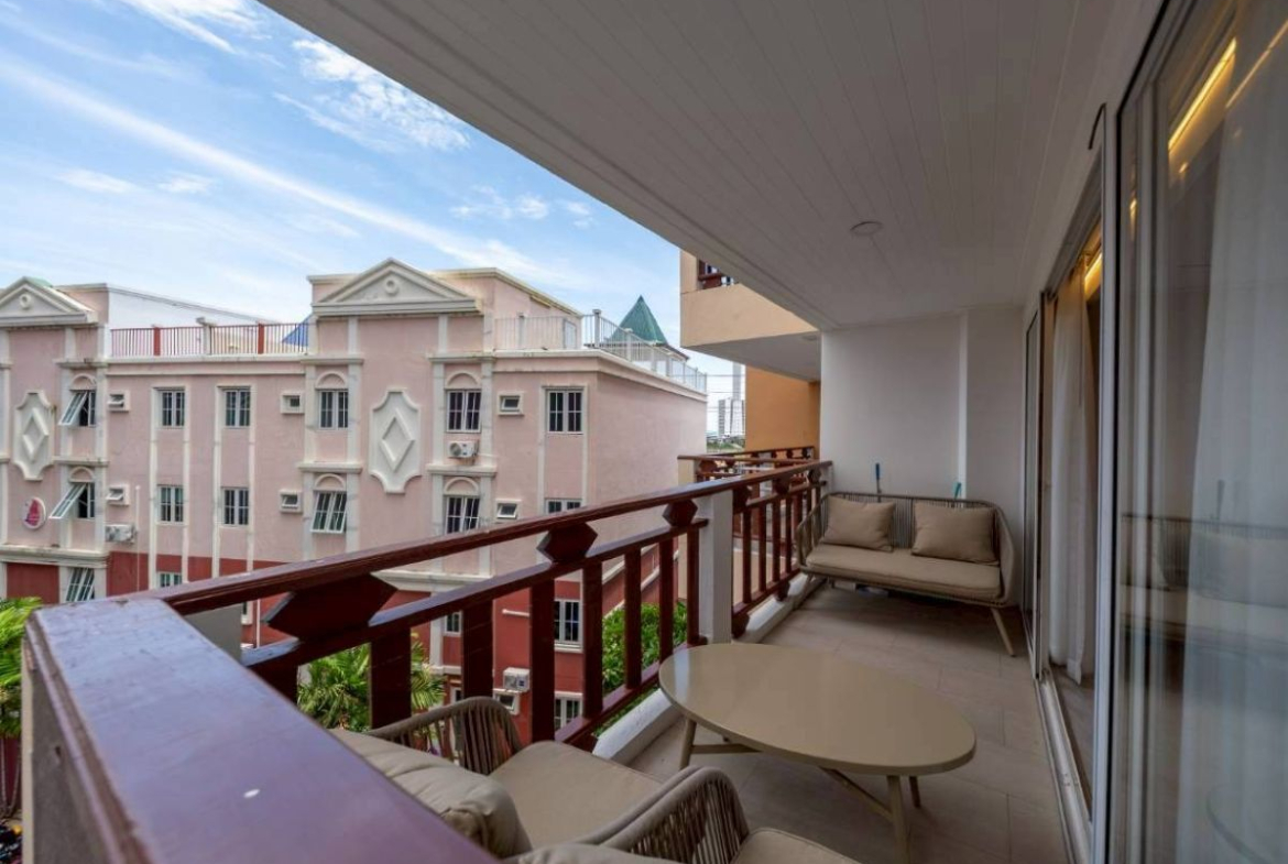 CS0981 – 3Bedrooms Condominium for Sale in Royal Hill Resort in Thappraya Rd