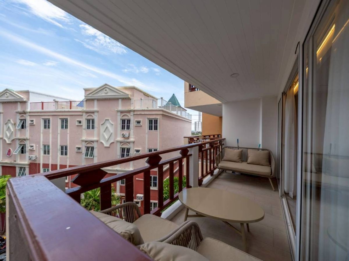 CS0981 – 3Bedrooms Condominium for Sale in Royal Hill Resort in Thappraya Rd
