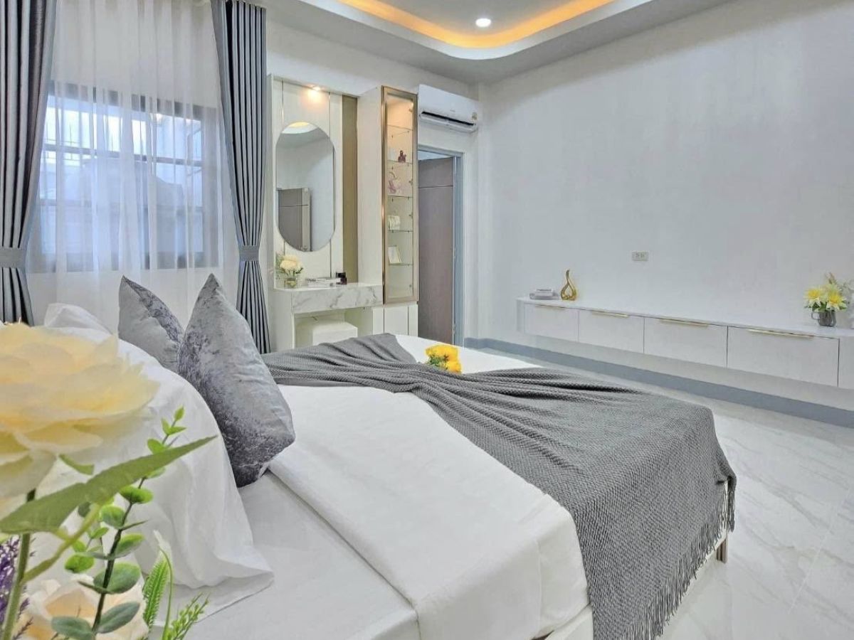 HS1454 – 4Bedrooms Pool Villa House for Sael in Mab Prachan Village in Mab Prachan Lake