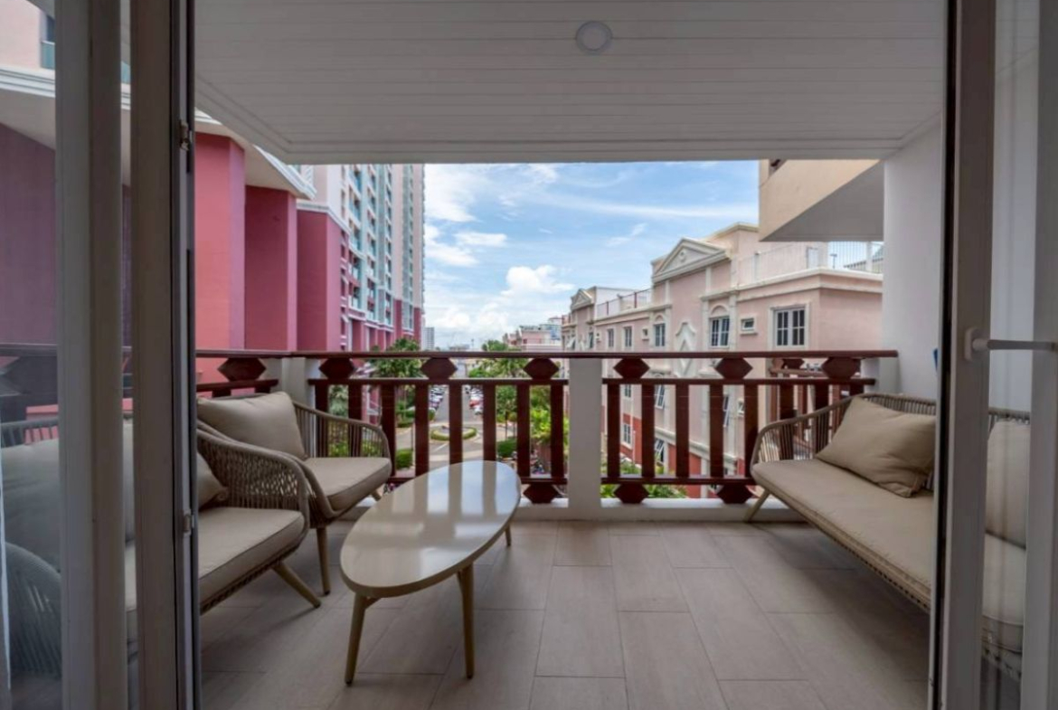 CS0981 – 3Bedrooms Condominium for Sale in Royal Hill Resort in Thappraya Rd