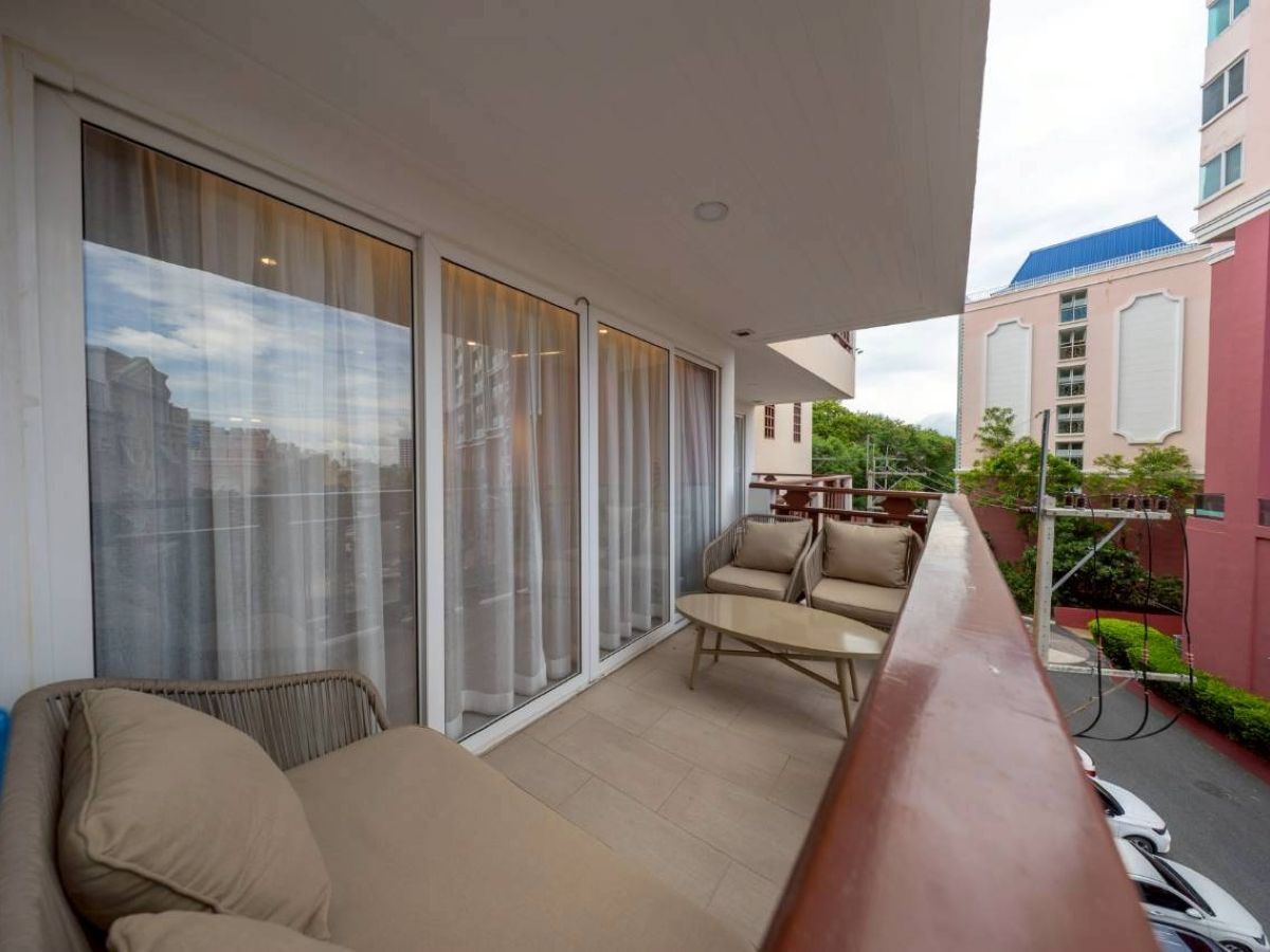 CS0981 – 3Bedrooms Condominium for Sale in Royal Hill Resort in Thappraya Rd