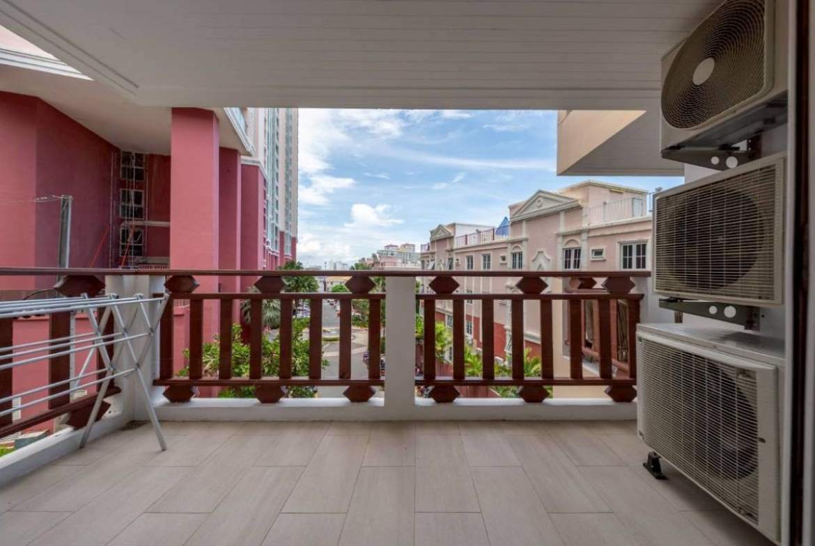 CS0981 – 3Bedrooms Condominium for Sale in Royal Hill Resort in Thappraya Rd