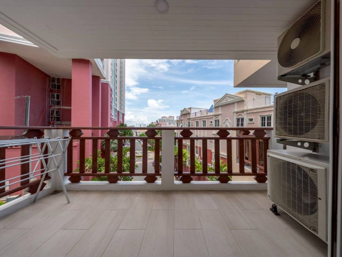 CS0981 – 3Bedrooms Condominium for Sale in Royal Hill Resort in Thappraya Rd