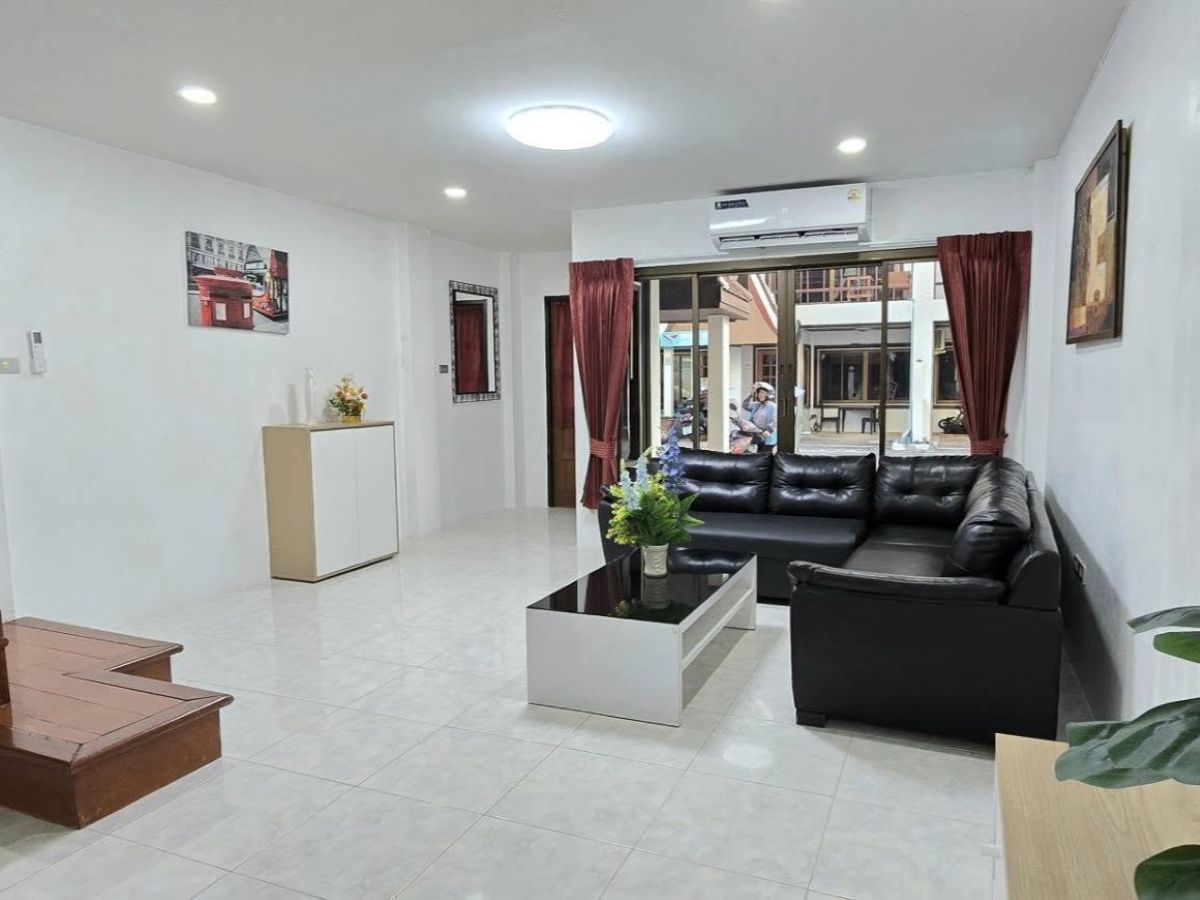 TR0018-4 Bedroom Townhouse for Rent in Corrib Village in  Pratumnak Hill Soi 5