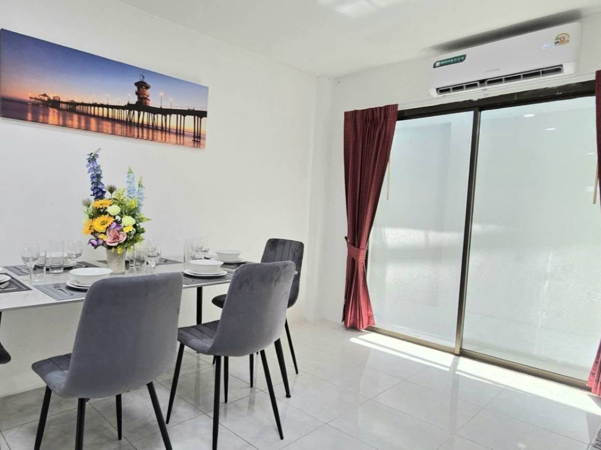 TR0018-4 Bedroom Townhouse for Rent in Corrib Village in  Pratumnak Hill Soi 5