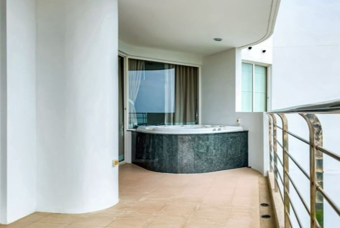 CS0984 – 2Bedrooms Condominium for Sale in La Royale Beach Condo in Na Jomtien