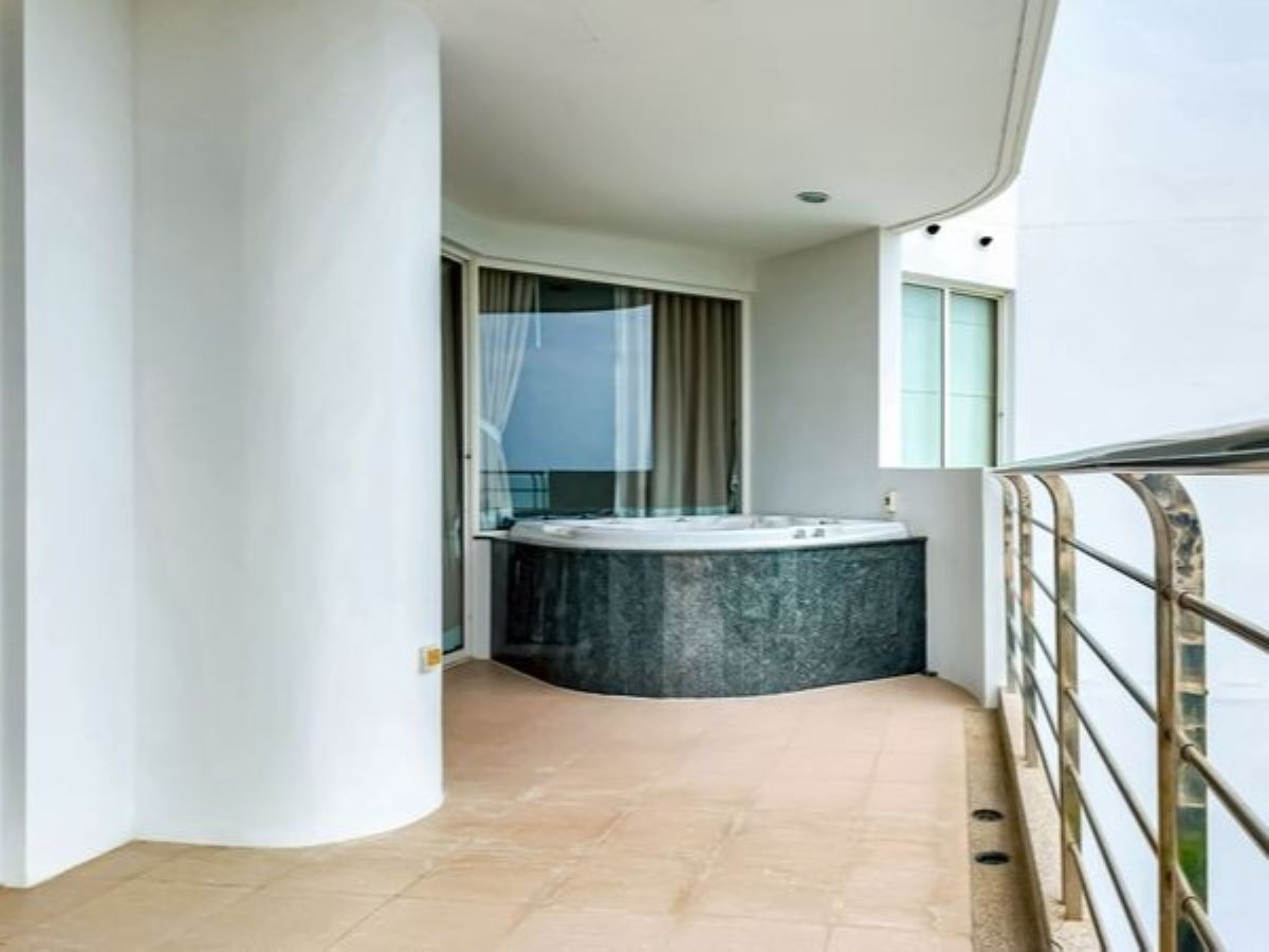 CS0984 – 2Bedrooms Condominium for Sale in La Royale Beach Condo in Na Jomtien