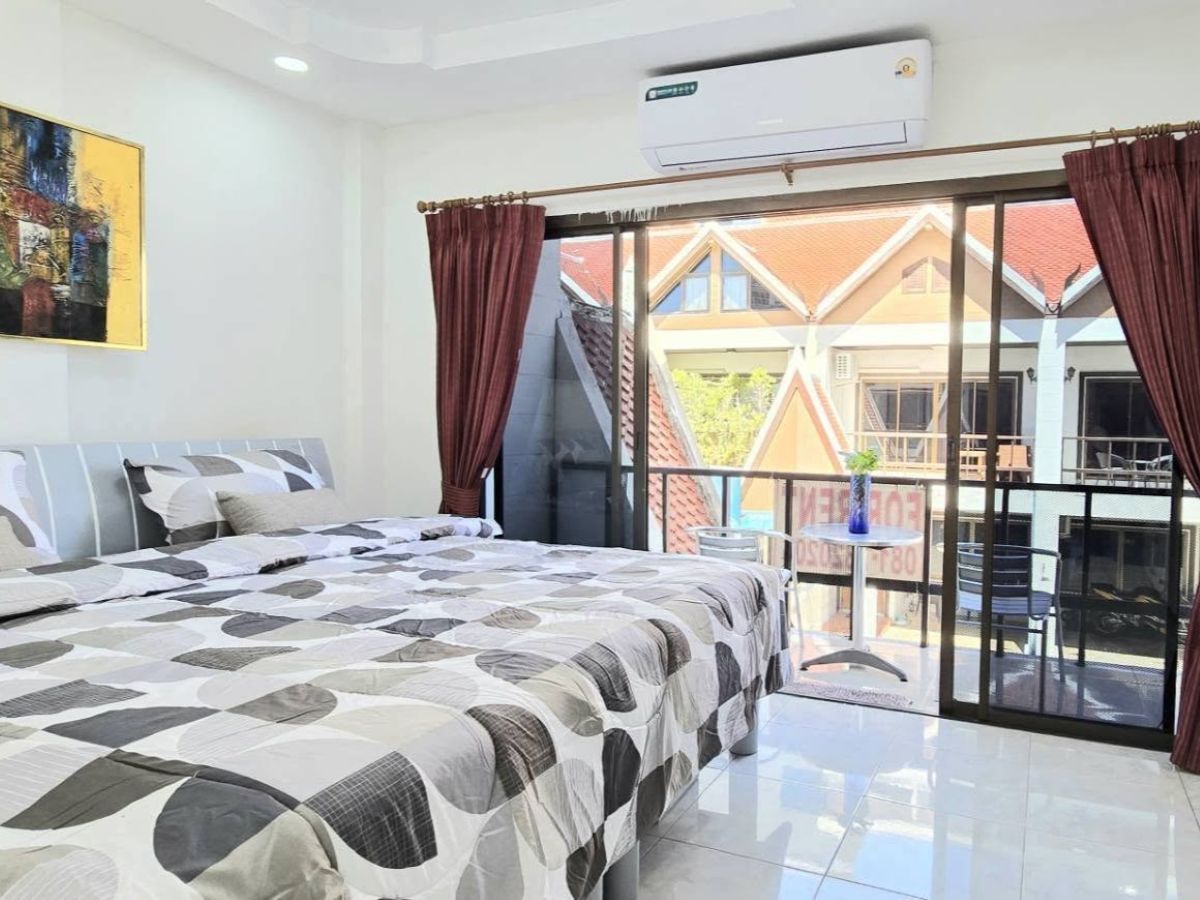 TR0018-4 Bedroom Townhouse for Rent in Corrib Village in  Pratumnak Hill Soi 5