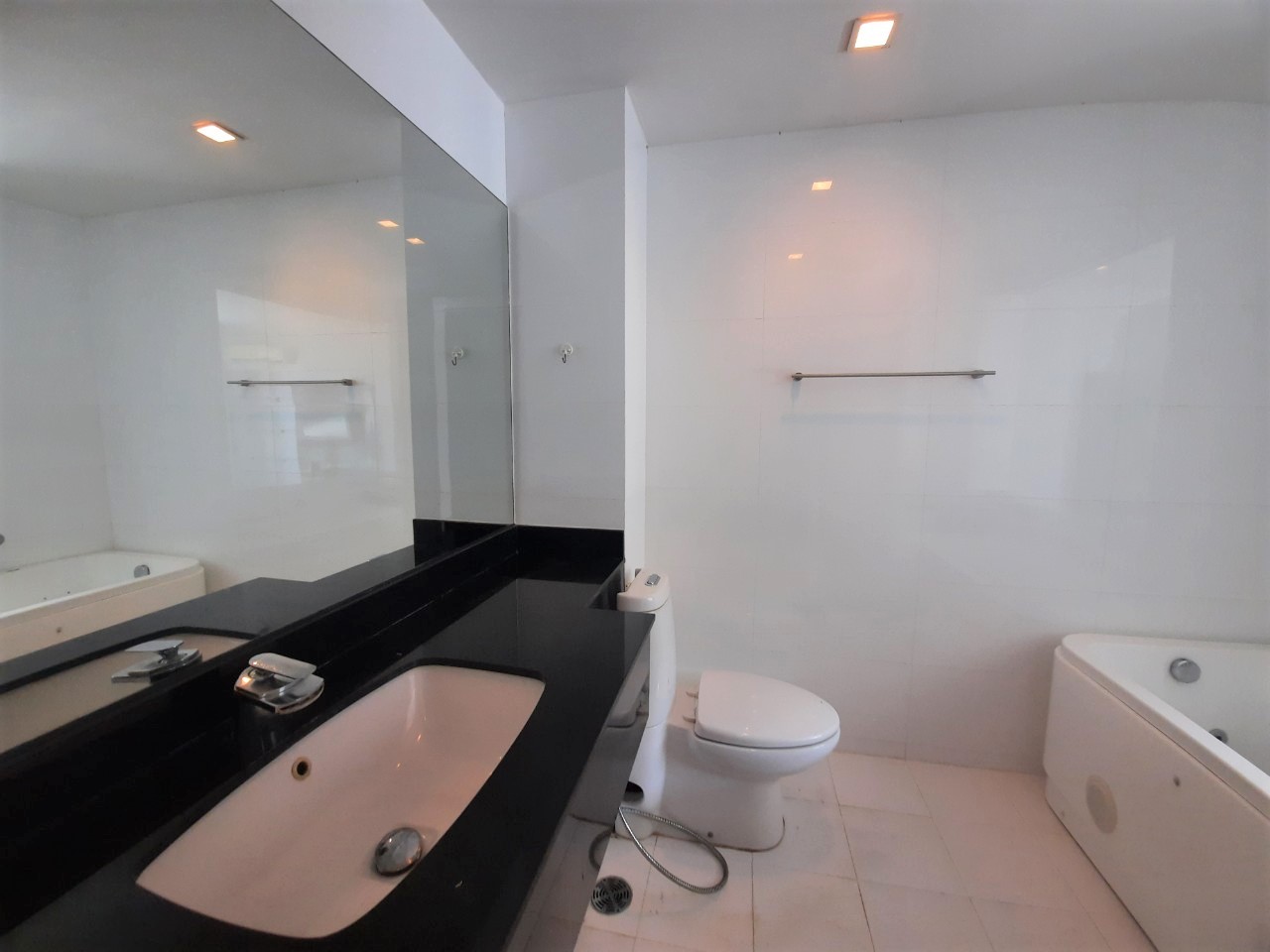 CS0990 – 2Bedrooms Condominium for Sale/Rent in The Urban Condominium in Soi Bua Khao