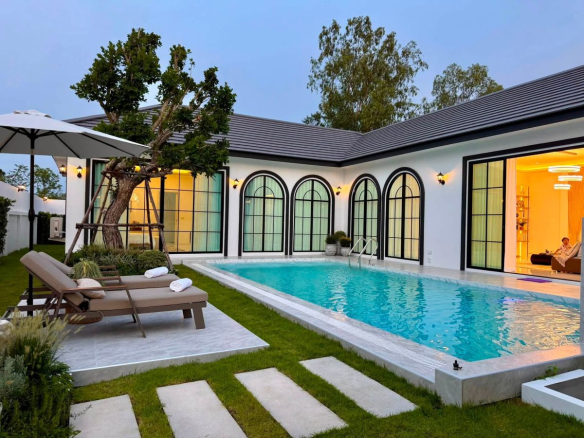 HS1478 – 5Bedroom Luxury Pool Villa for Sale in Pornprapa Nimit 32 in Soi Siam Country Club