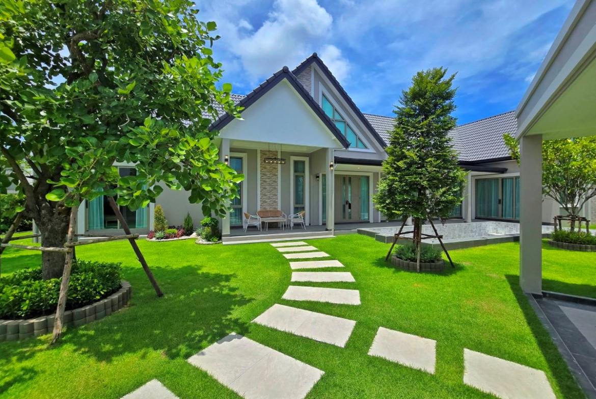 HS1481 – 4Bedroom Pool Villa House for Sale in The Private 22 in Soi Chaiyaporn Vithee