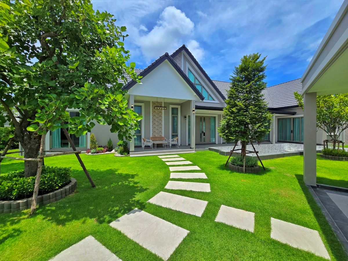 1 HS1481 – 4Bedroom Pool Villa House for Sale in The Private 22 in Soi Chaiyaporn Vithee