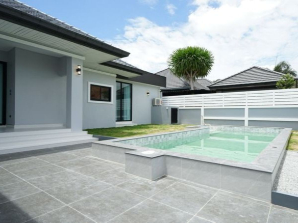 HS1467 -5Bedrooms Pool Villa House for Sale in Pornthep Village 2 in Nong Prue