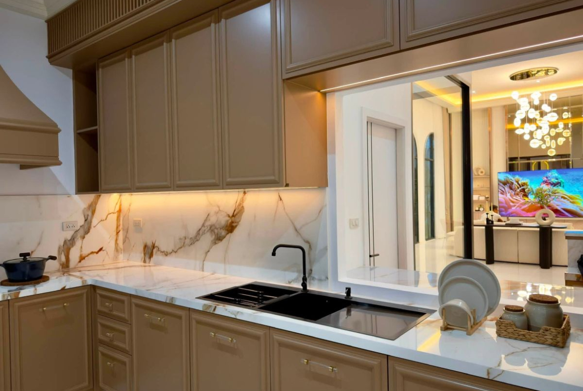 HS1478 – 5Bedroom Luxury Pool Villa for Sale in Pornprapa Nimit 32 in Soi Siam Country Club