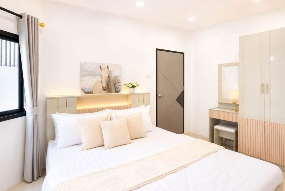 HS1484 -2Bedroom Single House for Sale in PattayaRungrueng Village in Noen Plub Wan