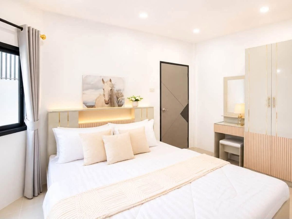 HS1484 -2Bedroom Single House for Sale in PattayaRungrueng Village in Noen Plub Wan