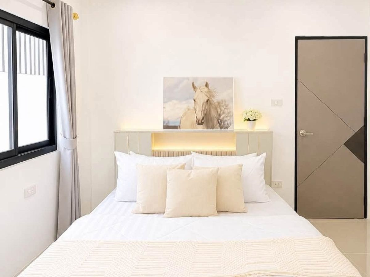 HS1484 -2Bedroom Single House for Sale in PattayaRungrueng Village in Noen Plub Wan