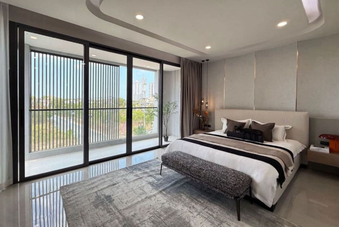 HS1482 – 6Bedroom 3-Storey Detached Pool Villa House for Sale in Vista Golden Beach in Jomtien