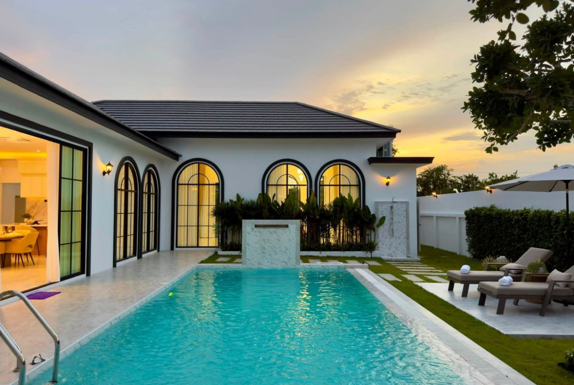 HS1478 – 5Bedroom Luxury Pool Villa for Sale in Pornprapa Nimit 32 in Soi Siam Country Club