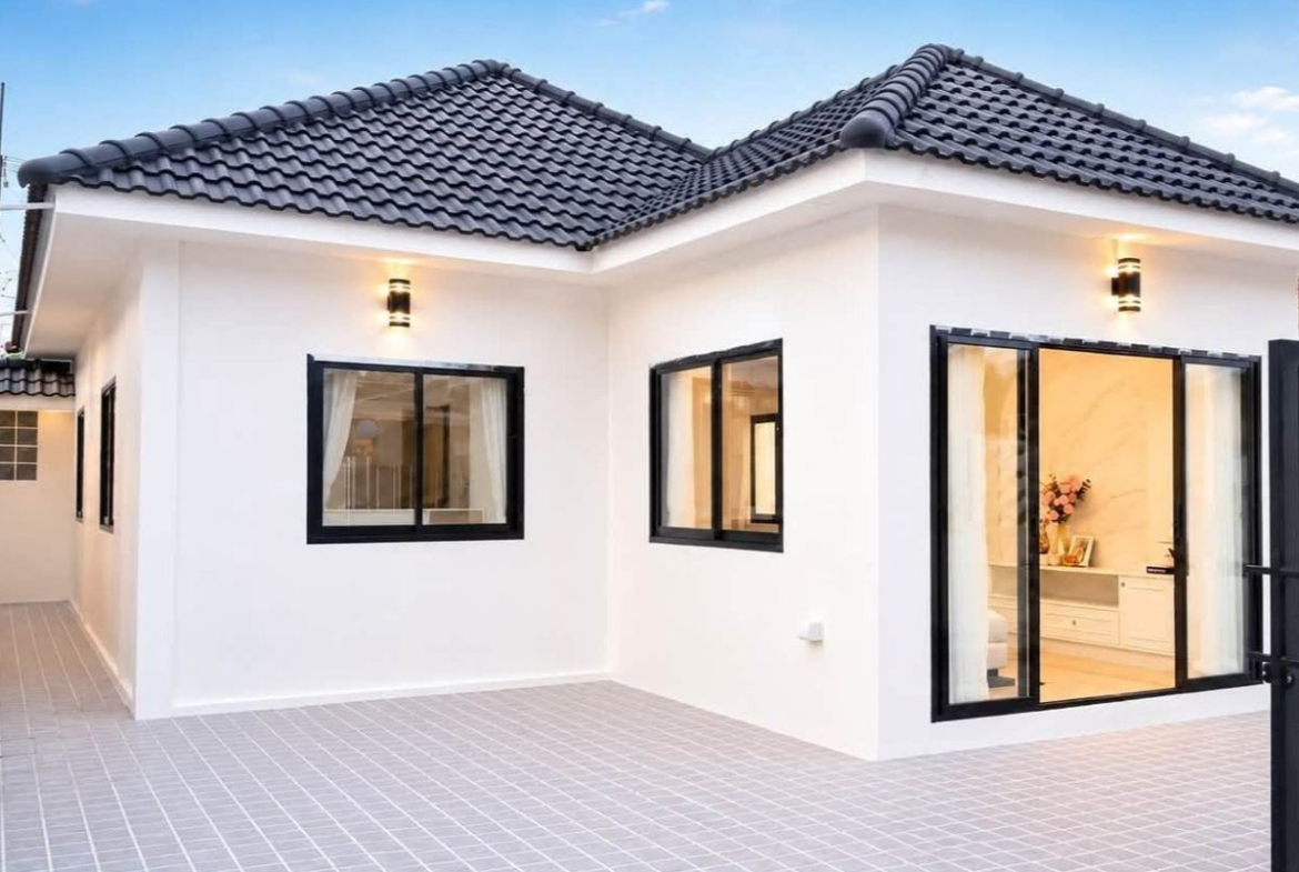 HS1484 -2Bedroom Single House for Sale in PattayaRungrueng Village in Noen Plub Wan