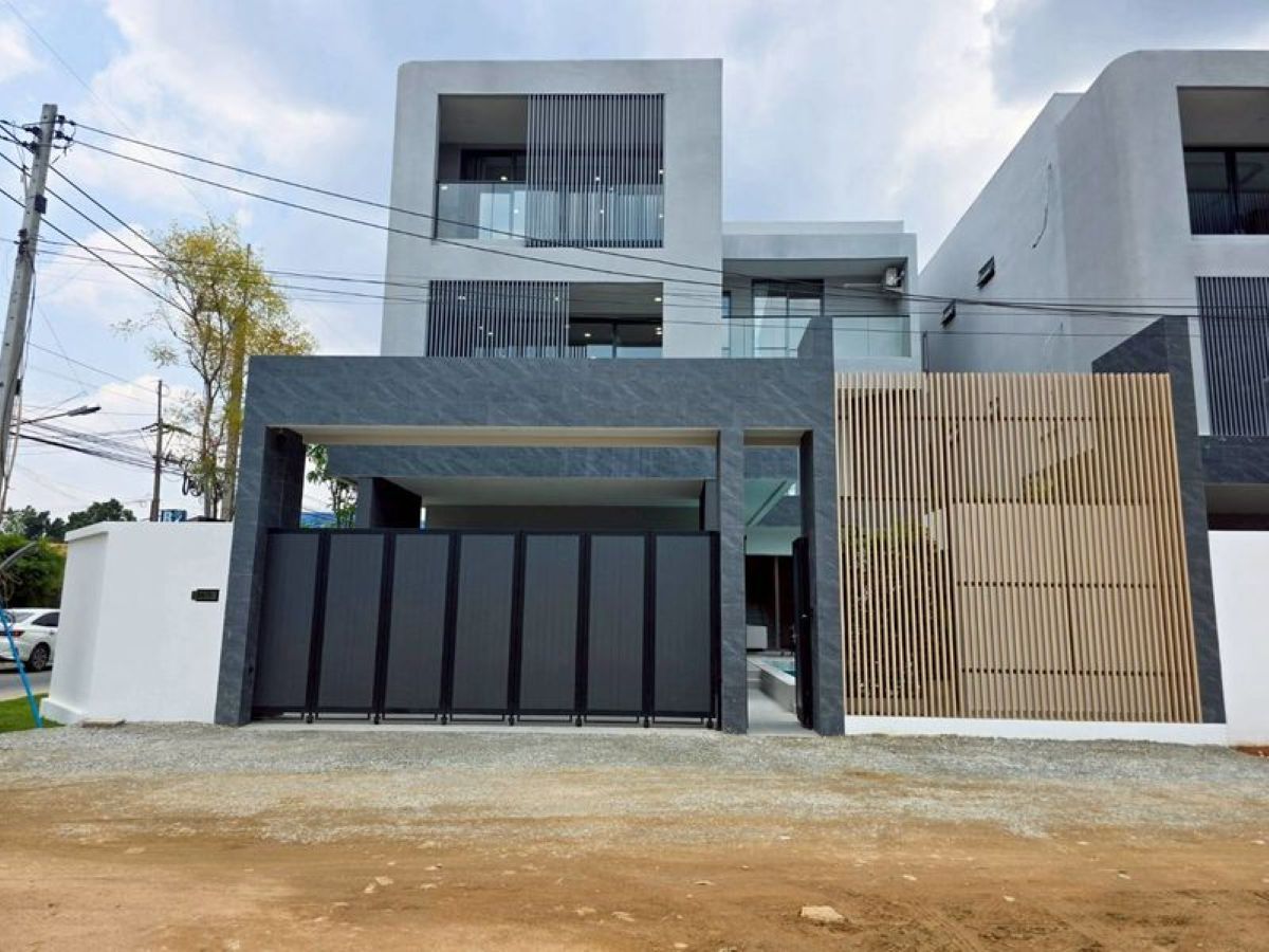 HS1482 – 6Bedroom 3-Storey Detached Pool Villa House for Sale in Vista Golden Beach in Jomtien