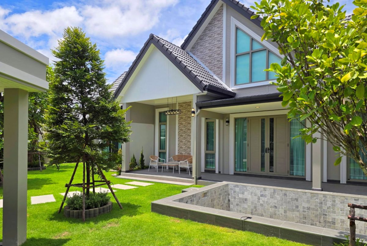 HS1481 – 4Bedroom Pool Villa House for Sale in The Private 22 in Soi Chaiyaporn Vithee
