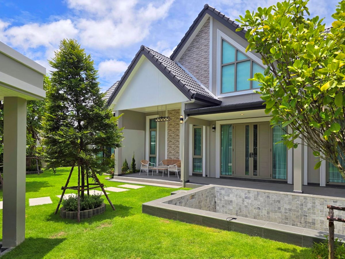 29 HS1481 – 4Bedroom Pool Villa House for Sale in The Private 22 in Soi Chaiyaporn Vithee
