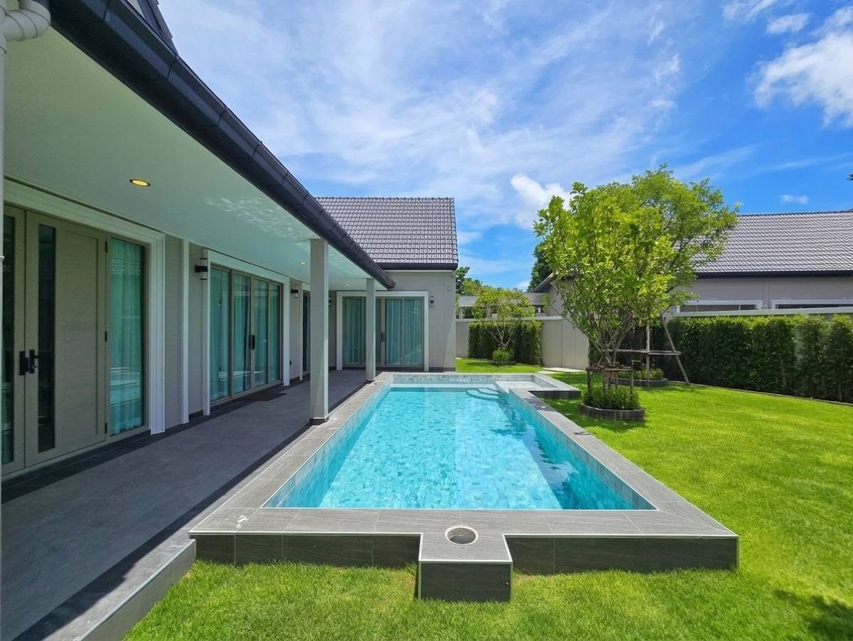 3 HS1481 – 4Bedroom Pool Villa House for Sale in The Private 22 in Soi Chaiyaporn Vithee