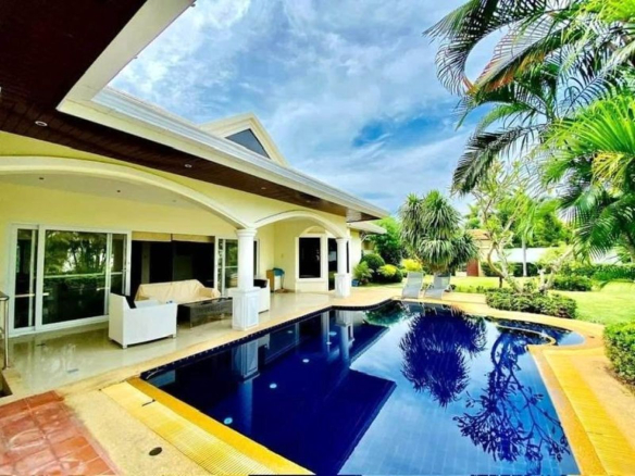 HR0889 – 3Bedroom Pool Villa House for Rent in Jomtien Park Village in Jomtien