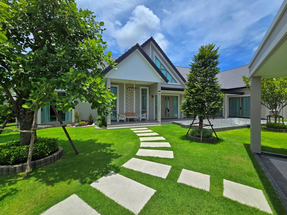 32 HS1481 – 4Bedroom Pool Villa House for Sale in The Private 22 in Soi Chaiyaporn Vithee