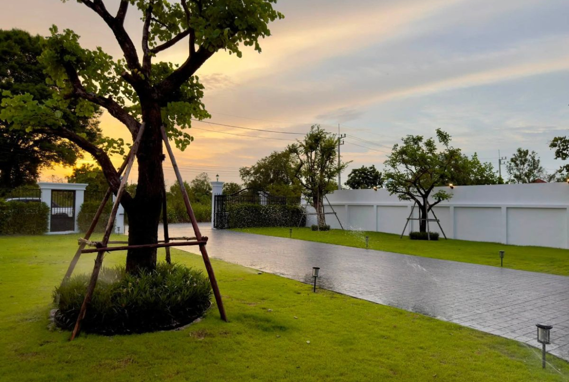 HS1478 – 5Bedroom Luxury Pool Villa for Sale in Pornprapa Nimit 32 in Soi Siam Country Club