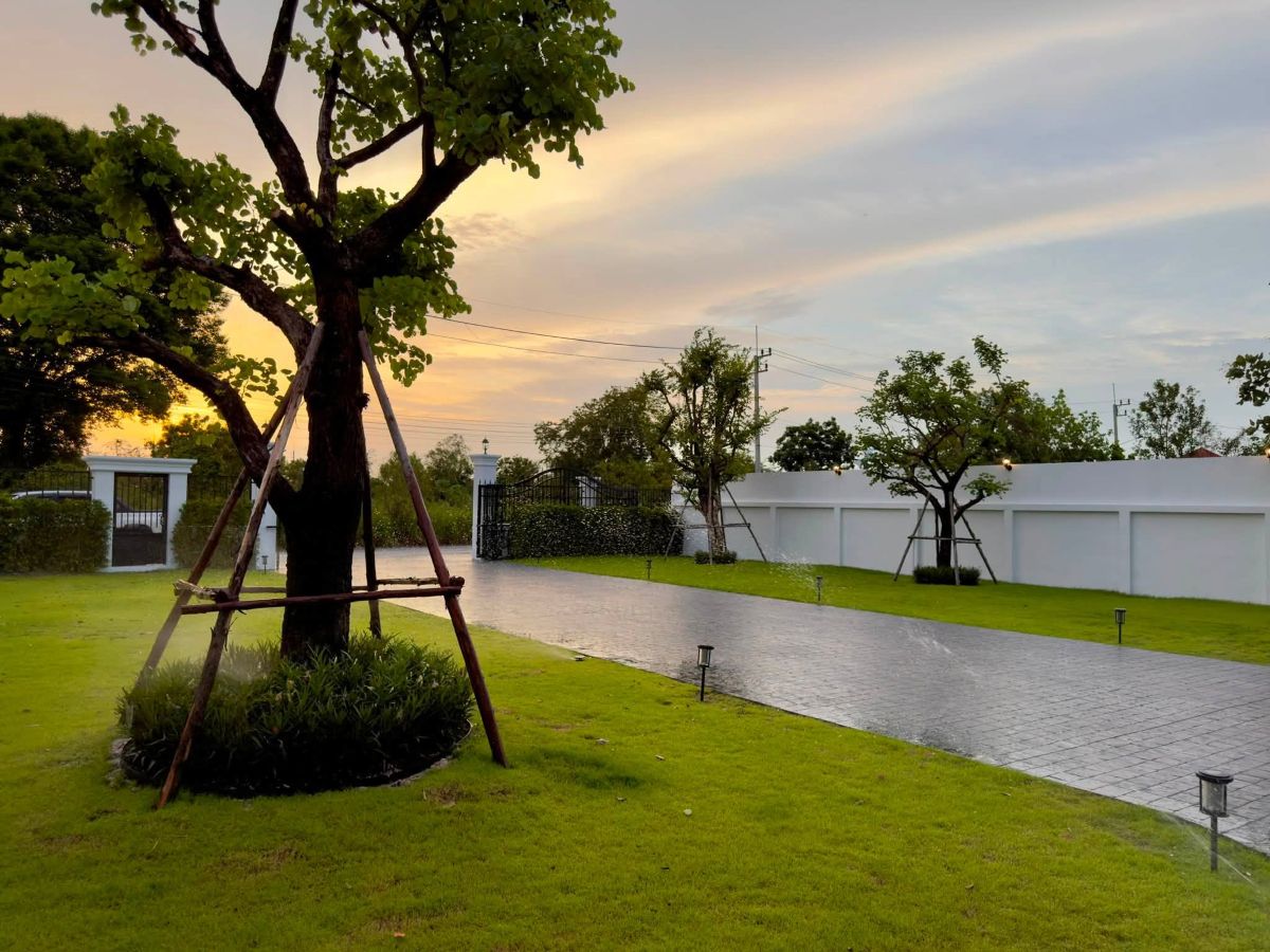 33 HS1478 – 5Bedroom Luxury Pool Villa for Sale in Pornprapa Nimit 32 in Soi Siam Country Club
