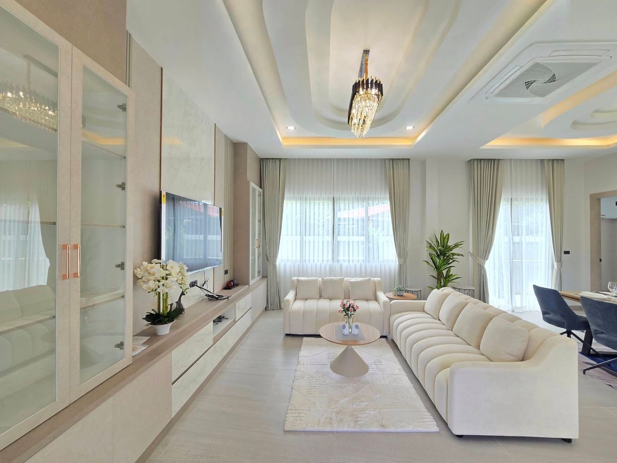 6 HS1481 – 4Bedroom Pool Villa House for Sale in The Private 22 in Soi Chaiyaporn Vithee