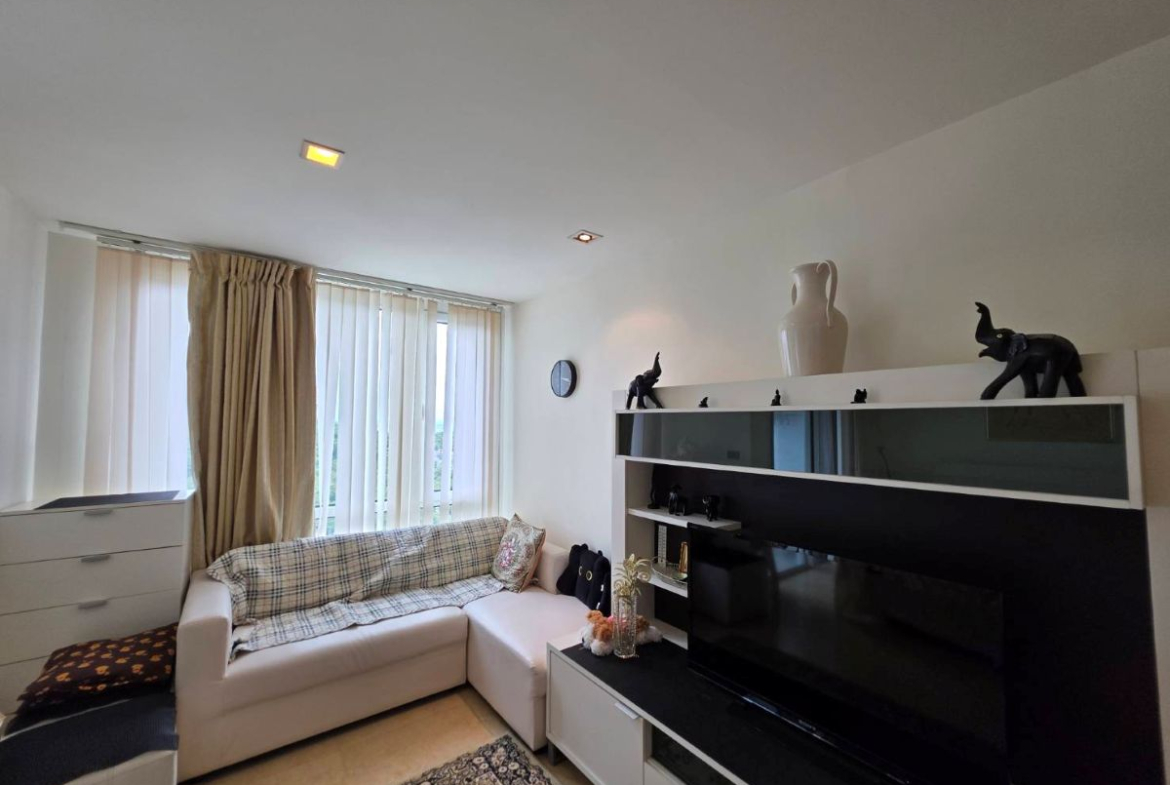 CR0300 – Studio for Rent in The Cliff Residence Condo in Pratumnak