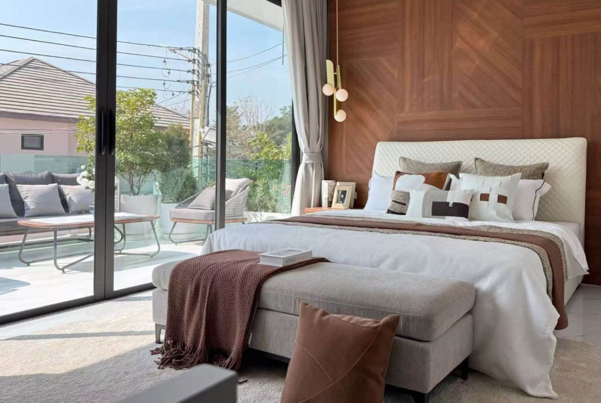 HS1469 – 5Bedrooms Pool Villa House for Sale in The Lake in Huay Yai