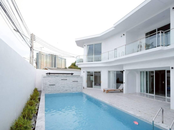 HS1495 – 7Bedroom Pool Villa for Sale and Rent in The White House in Jomtien
