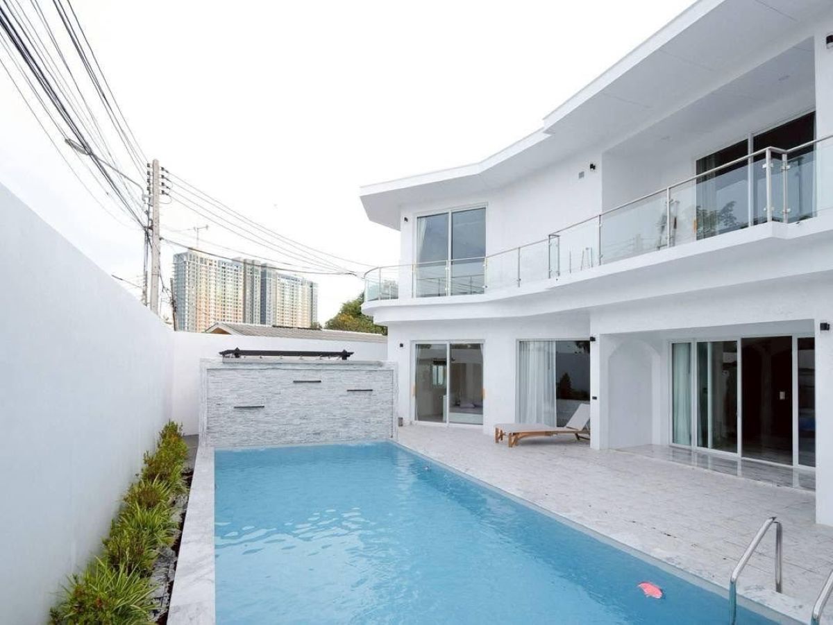 HS1495 – 7Bedroom Pool Villa for Sale and Rent in The White House in Jomtien