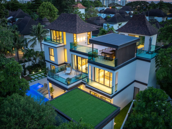 HS1489 – 7Bedroom 3-Storey Luxury Pool Villa House for Sale in Villa Nagawari in Na jomtien