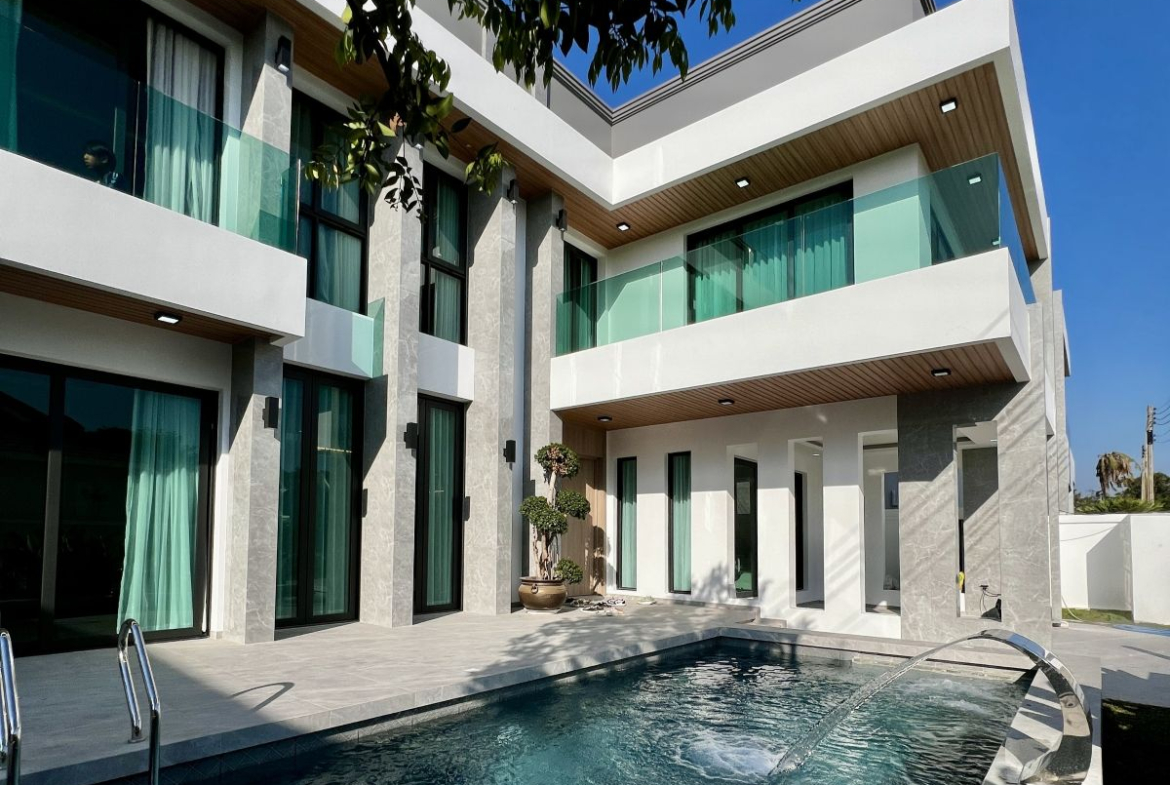 HS1504 – 5Bedroom Pool Villa House for Sale in Impress Villa in Soi Saim Country Club