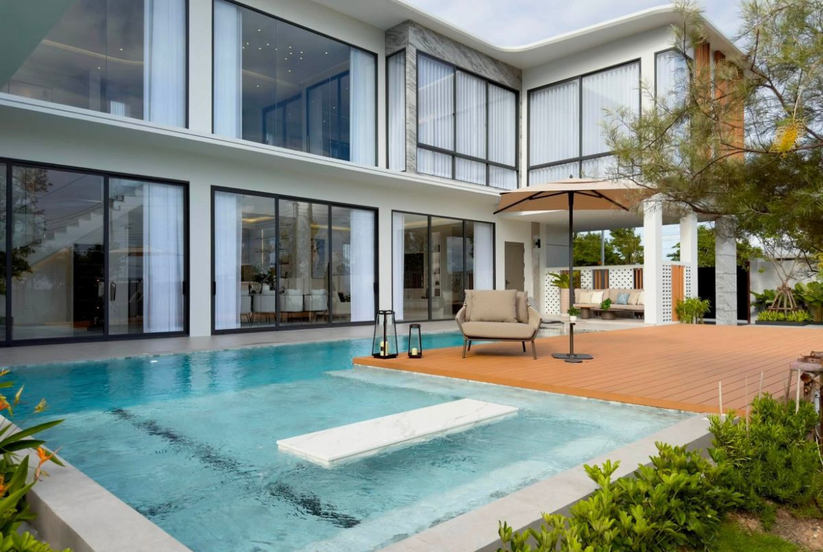 HS1505 – 5Bedroom Luxury Pool Villa House for Sale in Ultra Luxury House in Mabprachan