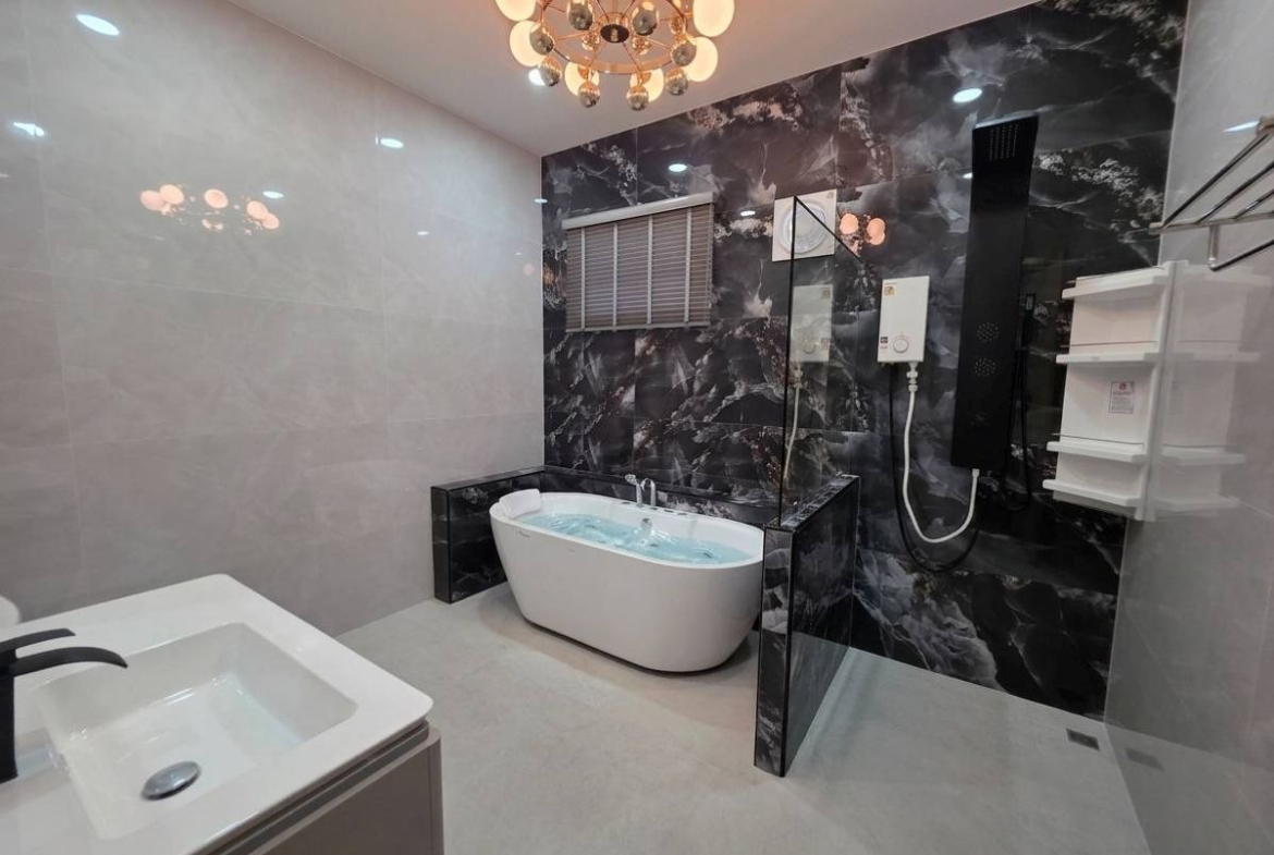 HS1500 – 4Bedroom Pool Villa House for Sale in VJ Land in Soi Siam Country Club