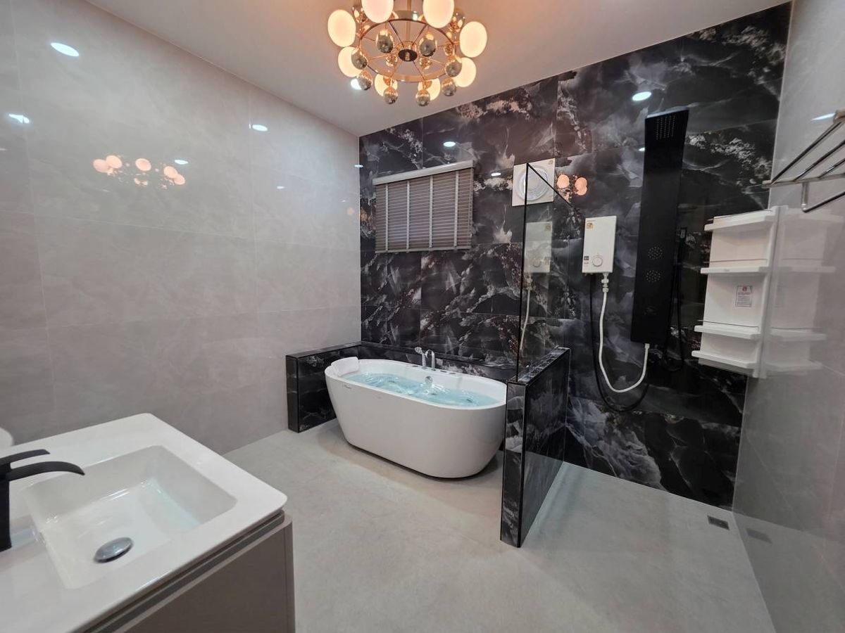 HS1500 – 4Bedroom Pool Villa House for Sale in VJ Land in Soi Siam Country Club