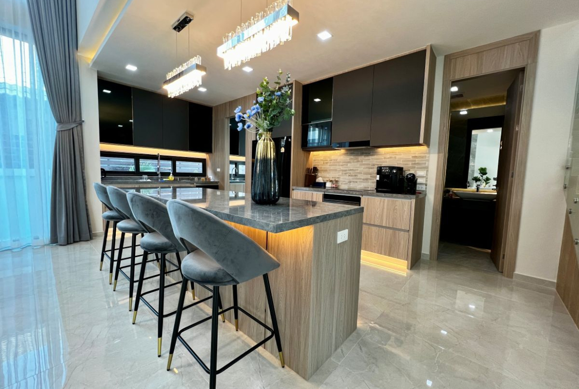 HS1504 – 5Bedroom Pool Villa House for Sale in Impress Villa in Soi Saim Country Club